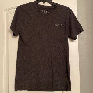 Men’s Nativ Gray Graphic T-shirt Size Small